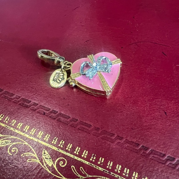 Juicy Couture Charm 2017 Limited Edition Valentines Candy Box - Picture 11 of 11